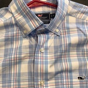 Vineyard Vines Men’s XS shirt.